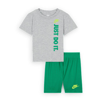 NIKE ナイキ Tee SHORT PANTS SETUP【L】 Amazon.com: Nike Sportswear T-Shirt and Cargo Shorts Set